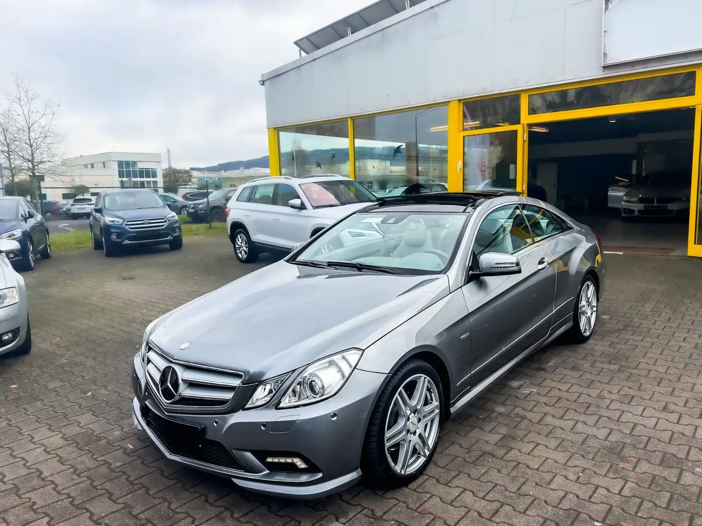 Mercedes-Benz E 350 E Coupe/AMG/Pano/H&K Sound/DISTRONIC Silber - 2