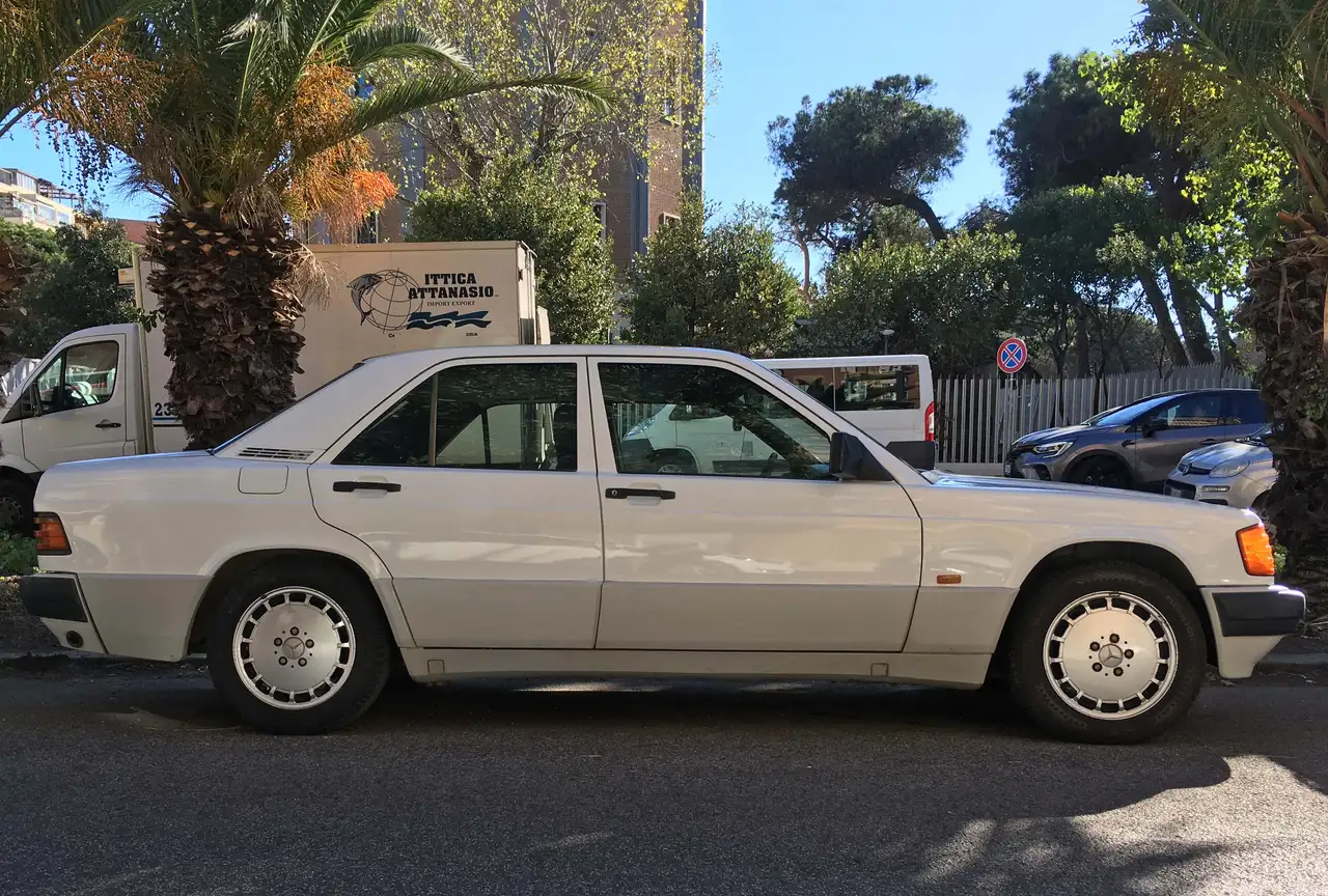 Mercedes-Benz 190 2.0 E 122cv, foto 2