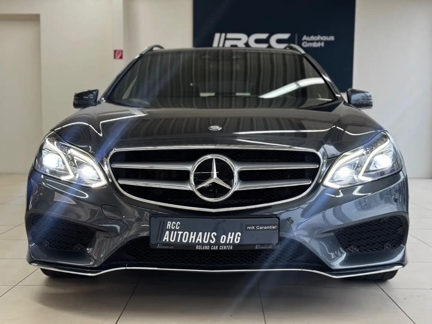 Mercedes-Benz E 350 dT AMG Pano AHK Distr. Memory H&K Szary - 2