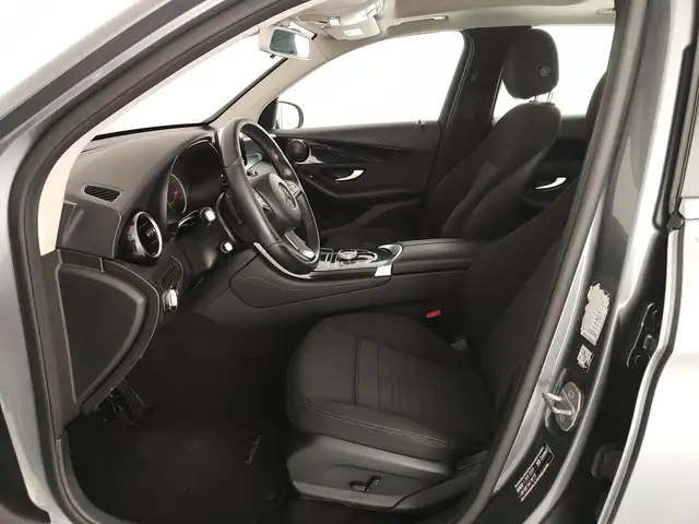 Mercedes-Benz 220 view 9