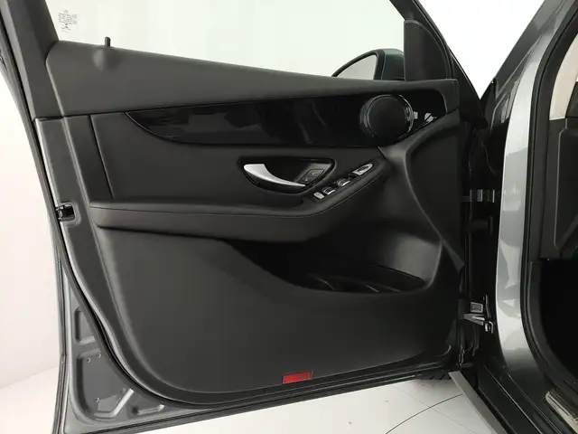 Mercedes-Benz 220 view 12