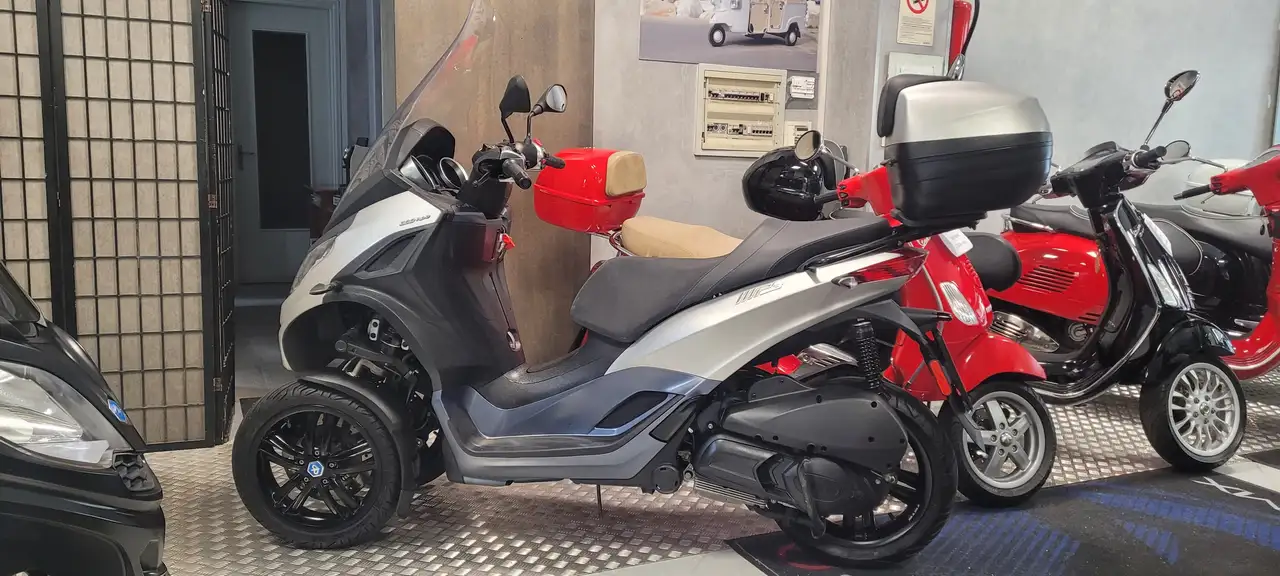 Piaggio MP3 300
