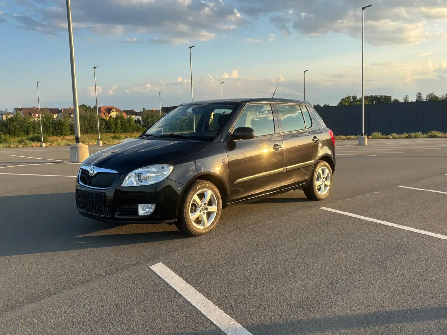 Skoda Fabia 1.6 Style Edition TÜV 06/2027 SHZ ALU KLIM Zwart - 1