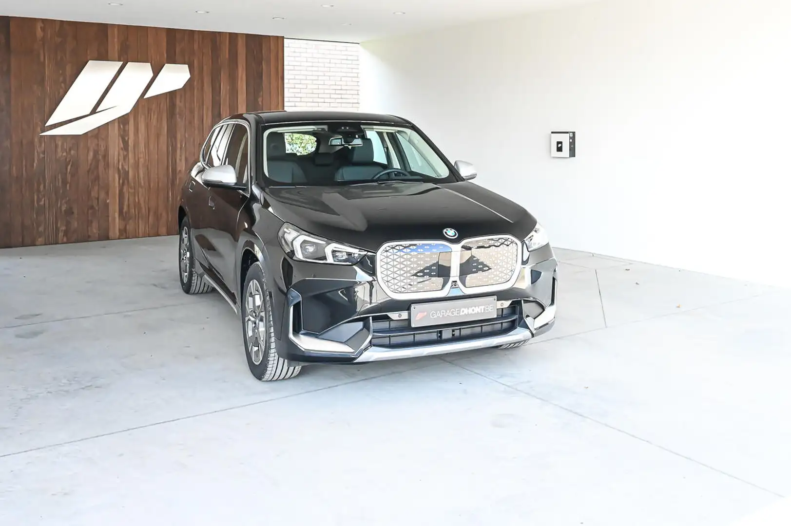 BMW iX1 edrive20 Head-up, 360°, Driving assistant+ Zwart - 1