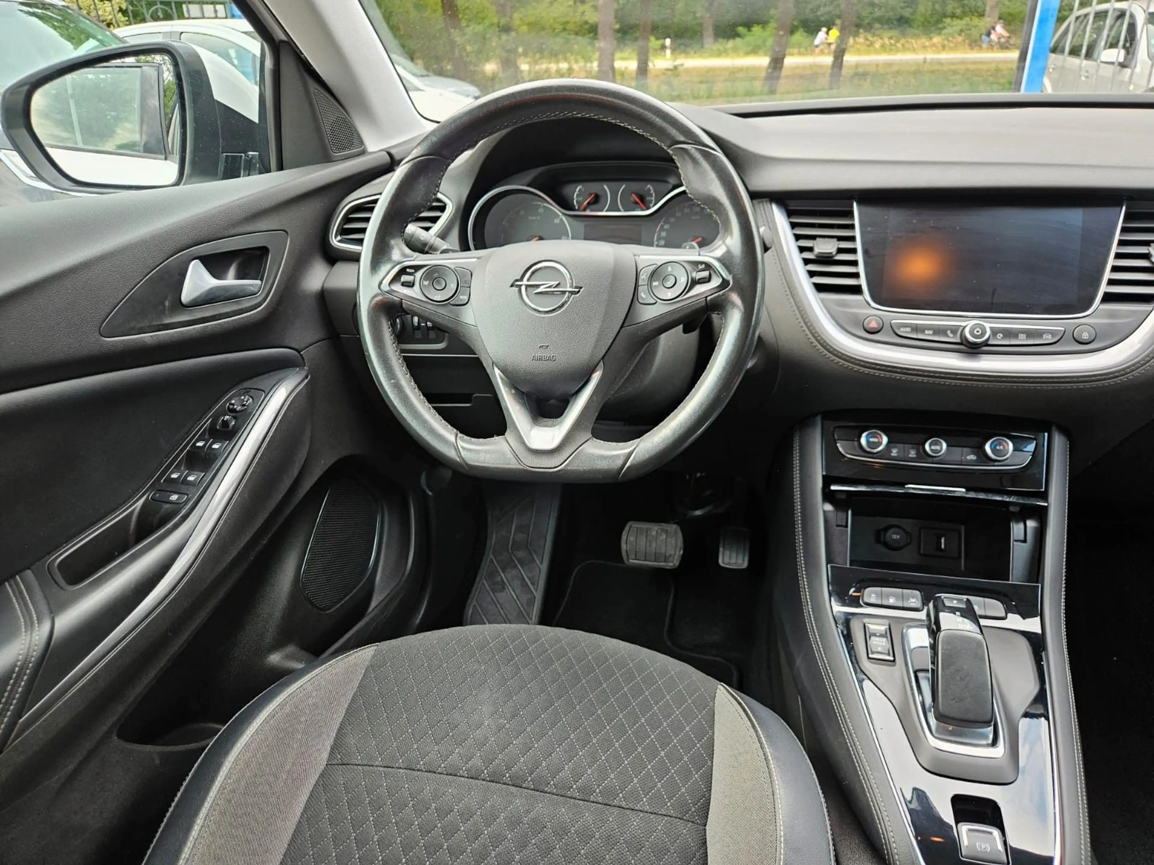 Opel Grandland X — photo 12
