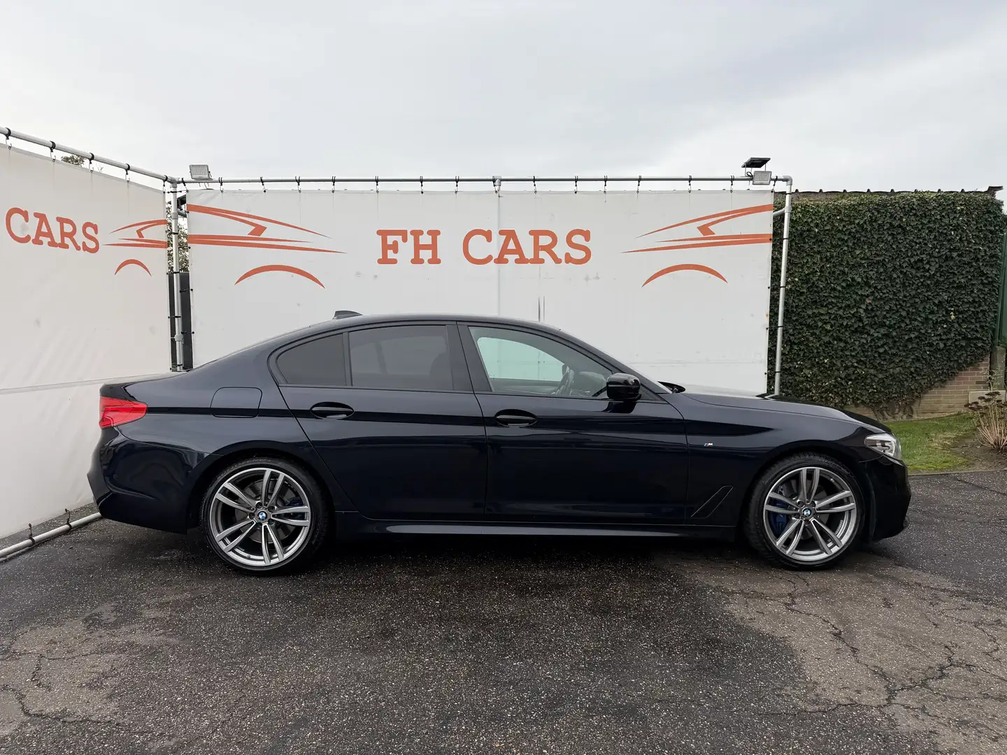 BMW 530 i xDrive M PACKET Aut. *M SPORT*LED*GPS*ALCANTARA* Noir - 2