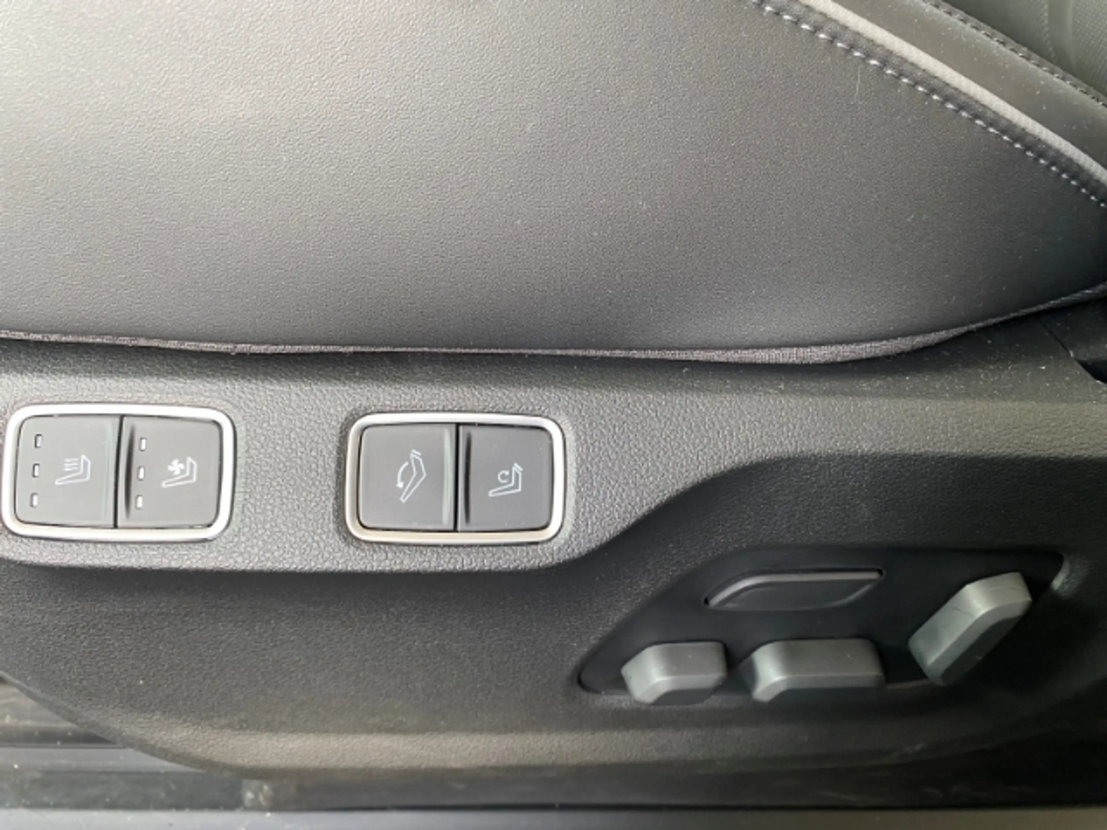 Hyundai STARIA Signature Hybrid 2WD 7-Sitzer *Elektr. Schiebetüre — photo 12