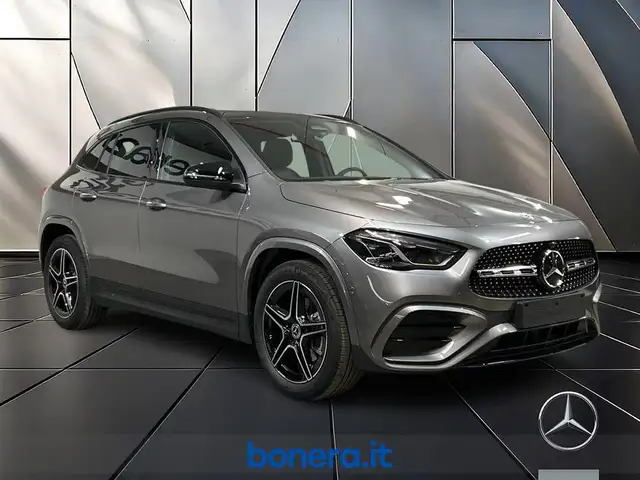 Mercedes-Benz Gla Class view 3