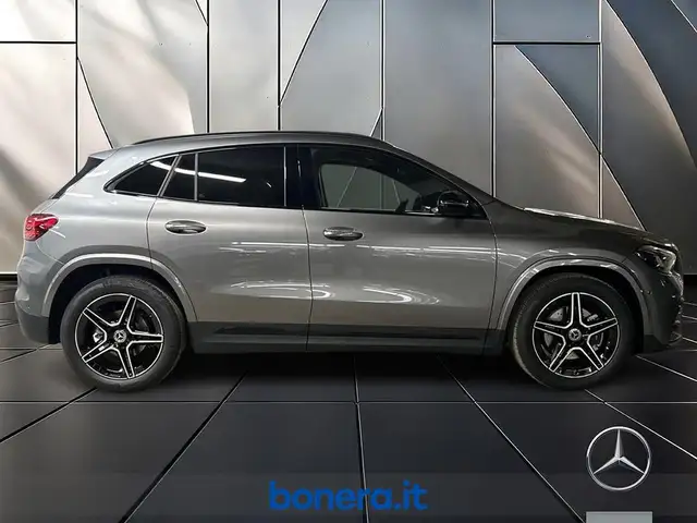 Mercedes-Benz Gla Class view 4