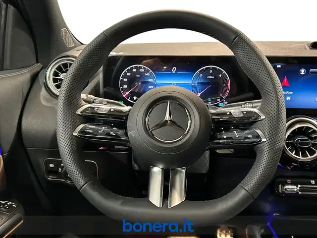 Mercedes-Benz Gla Class view 15