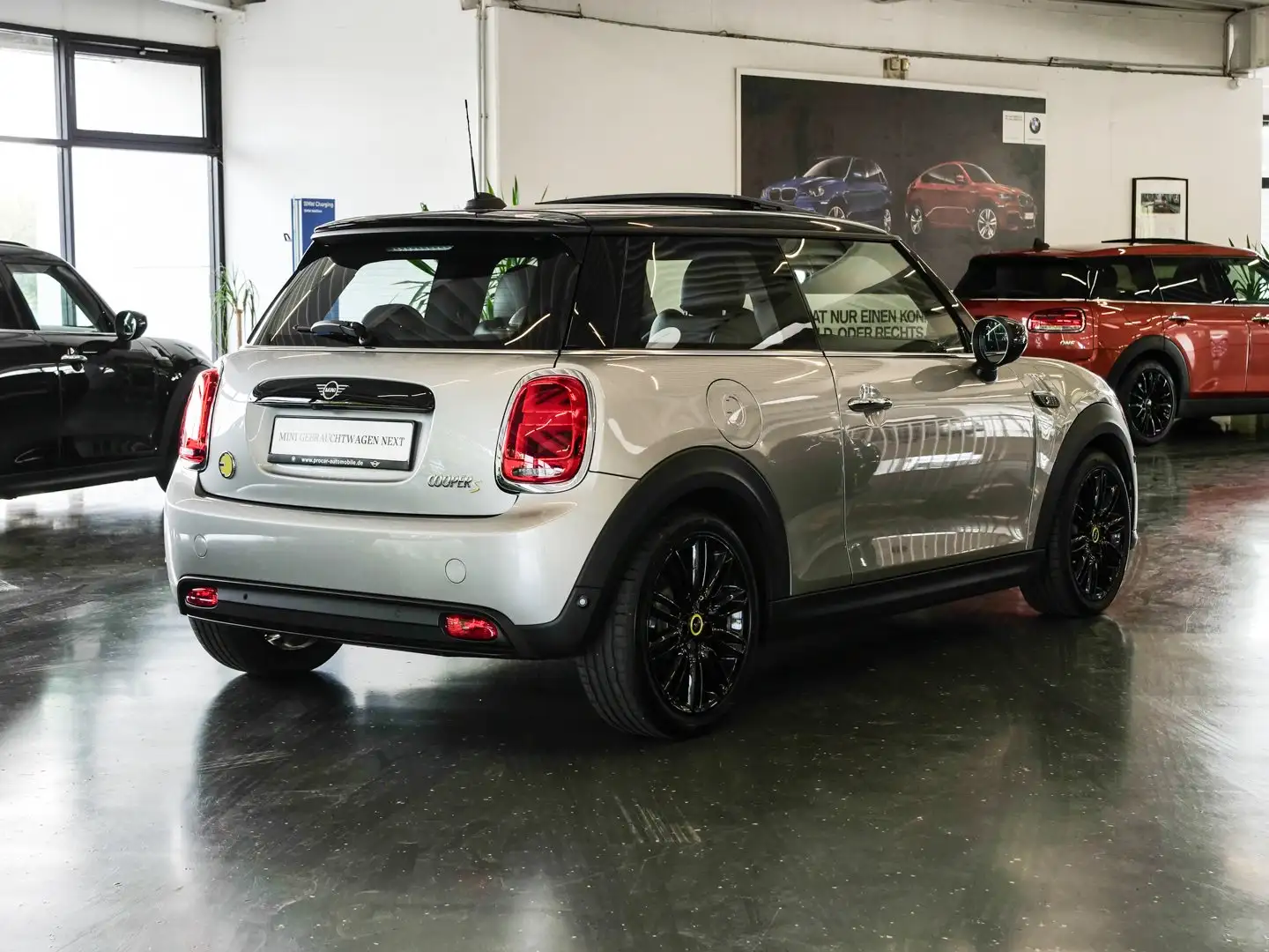 MINI Cooper SE Classic Trim Aut Nav HuD LED Pano RFK Silber - 2