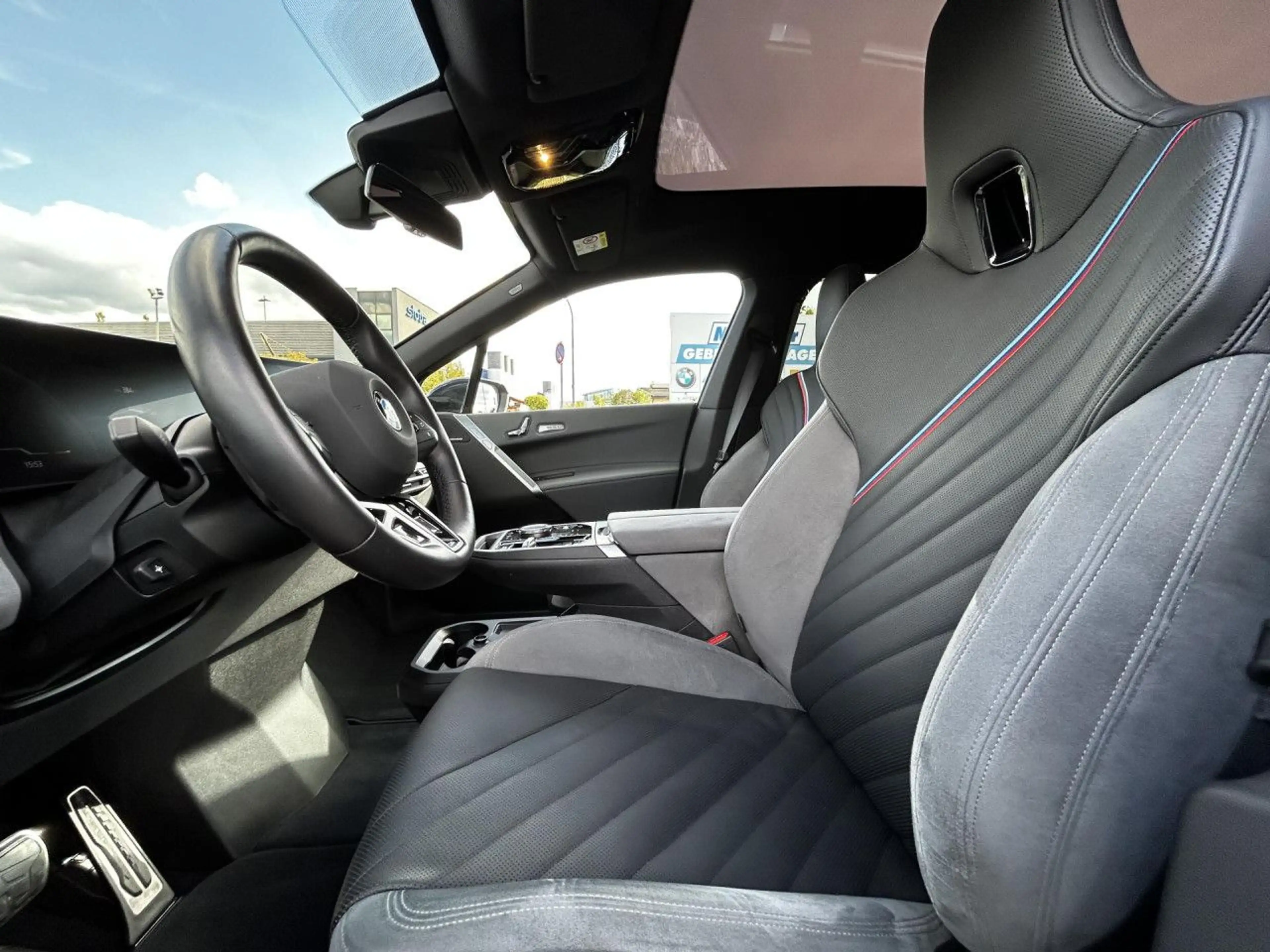 BMW iX x45 M Sport ACC IntAktivL.Sitzbel.Sky 360°AHK — photo 10