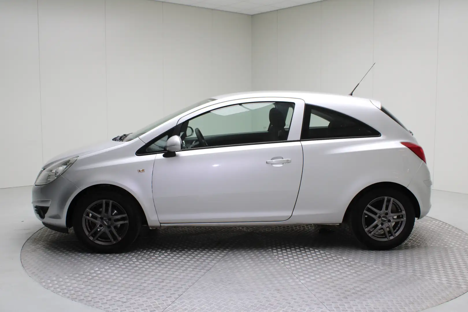 Opel Corsa 1.2-16V Essentia | Airco / Trekhaak / Radio CD / E Grijs - 2