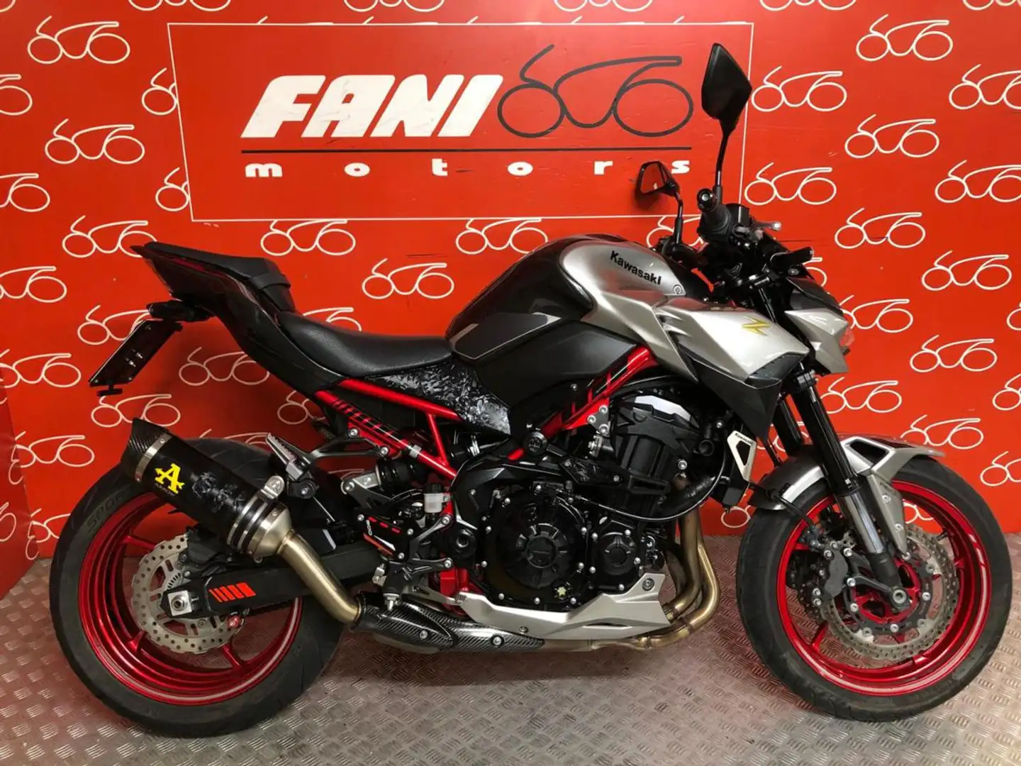 Kawasaki Z 900 . Grigio - 1