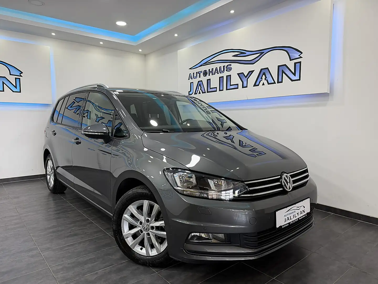 Volkswagen Touran Comfortline 1,6 SCR TDI, APPLE CAR PLAY,SHZ,TEM... Grau - 1