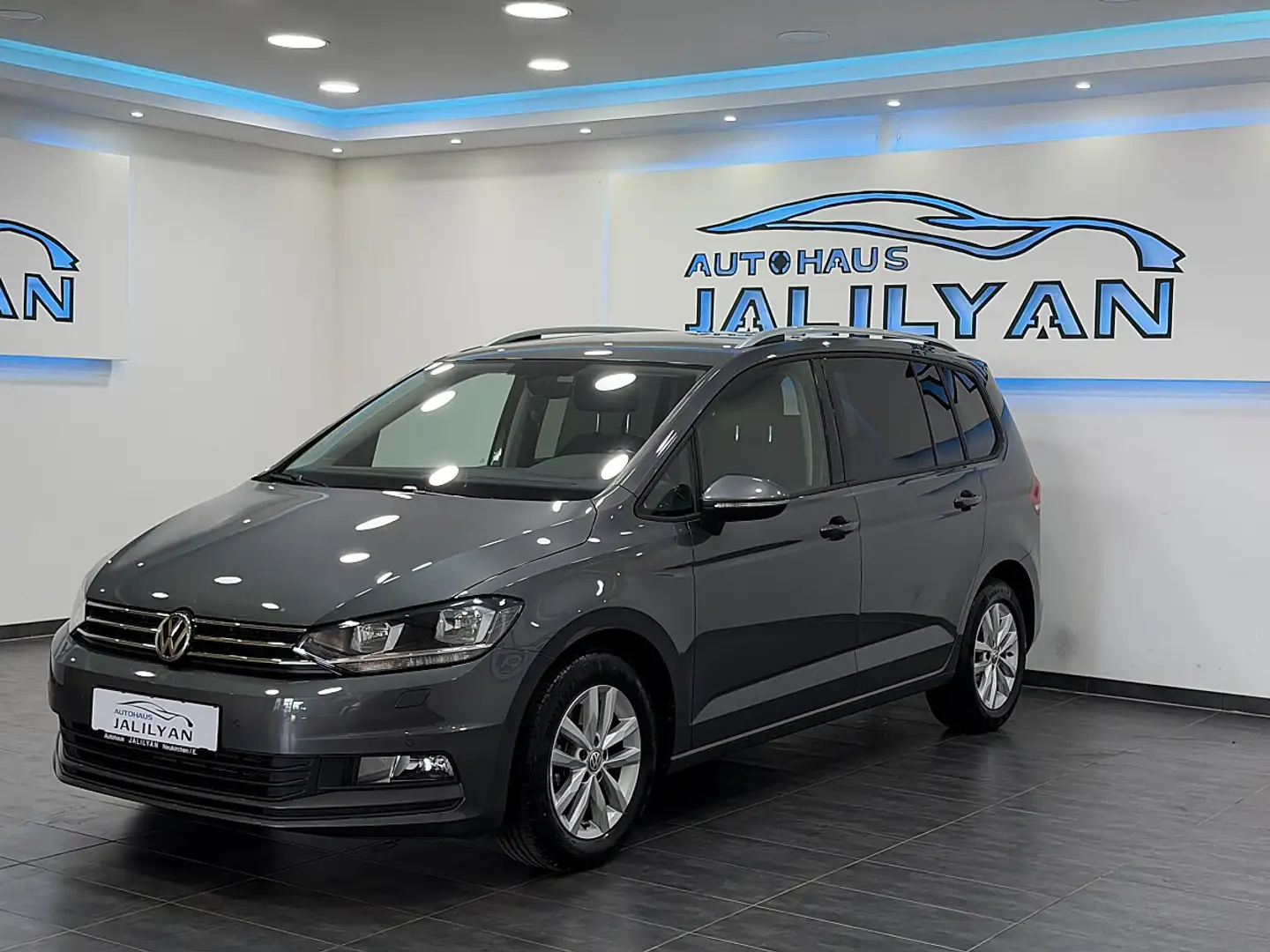 Volkswagen Touran Comfortline 1,6 SCR TDI, APPLE CAR PLAY,SHZ,TEM... Grau - 2