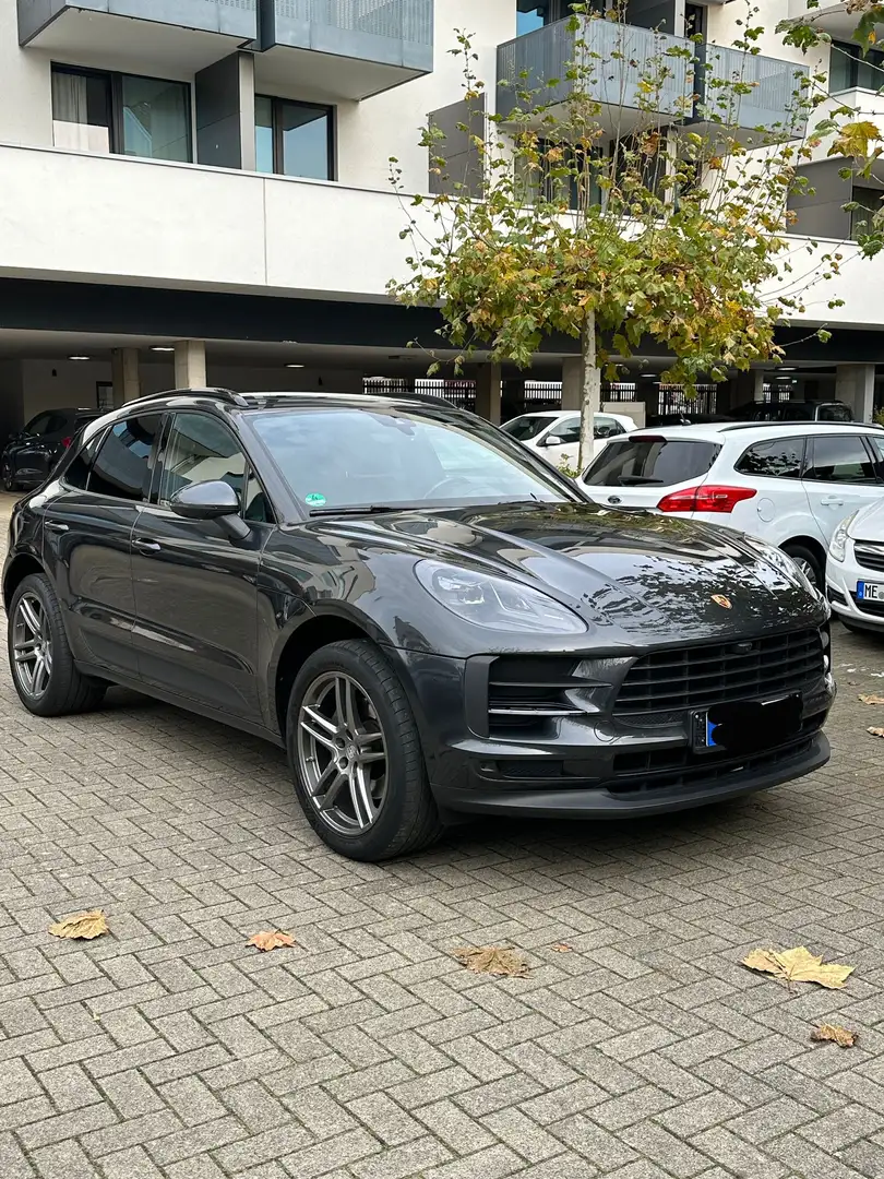 Porsche Macan Basis Grau - 1