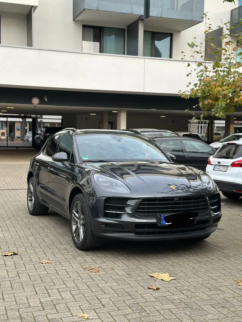 Porsche Macan Basis Grau - 2