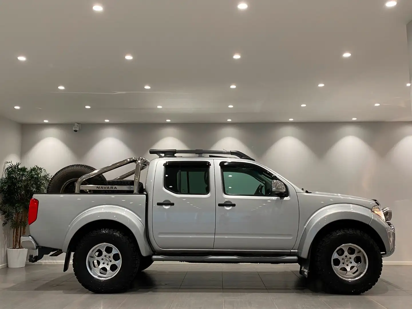 Nissan Navara 2.5 dCi 171 ch Double Cab Platinium A - 1
