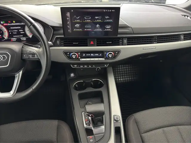 Audi A4 view 10