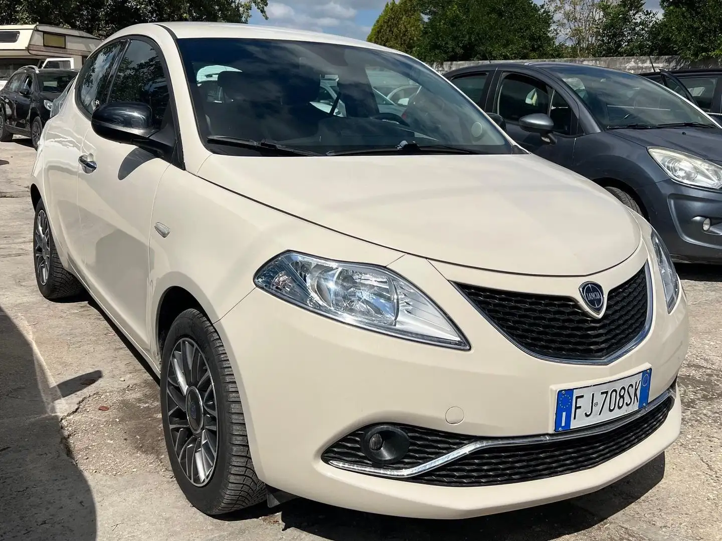Lancia Ypsilon Ypsilon III 2015 1.2 Platinum 69cv my16 Bianco - 1