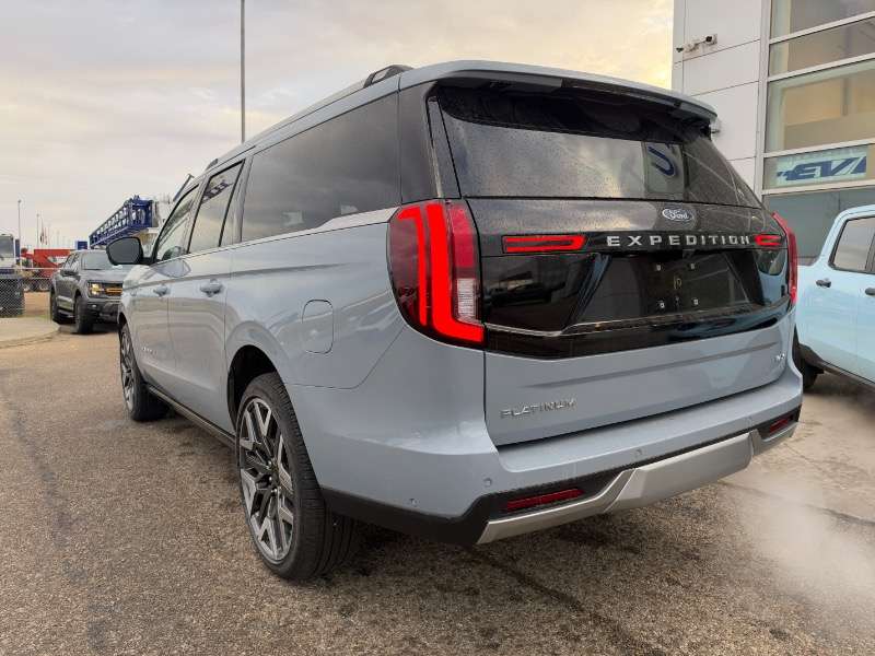 2025 Ford Expedition — photo 5