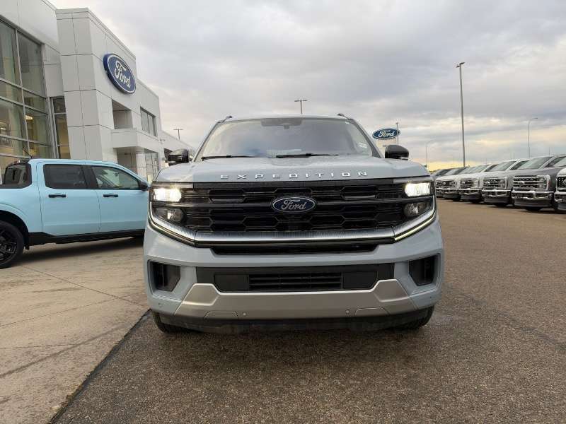2025 Ford Expedition — photo 2