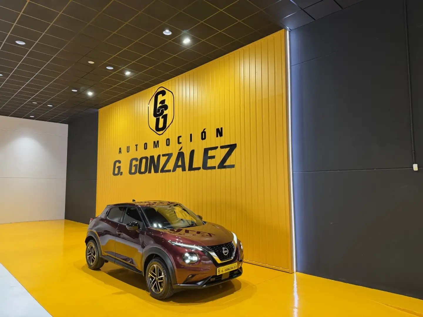 Nissan Juke 1.0 DIG-T N-Connecta 4x2 DCT 7 114 Rojo - 1