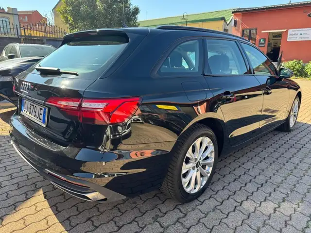 Audi A4 view 5