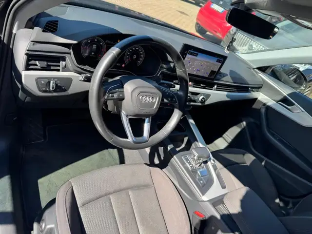 Audi A4 view 10