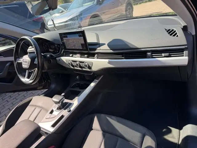 Audi A4 view 15