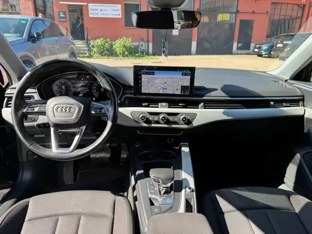 Audi A4 view 9