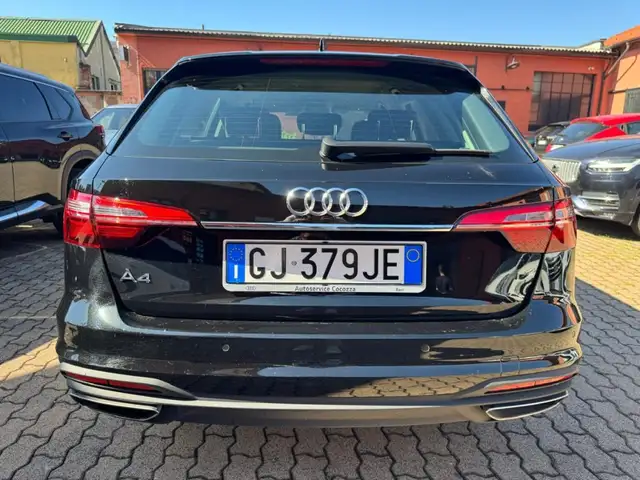 Audi A4 view 7