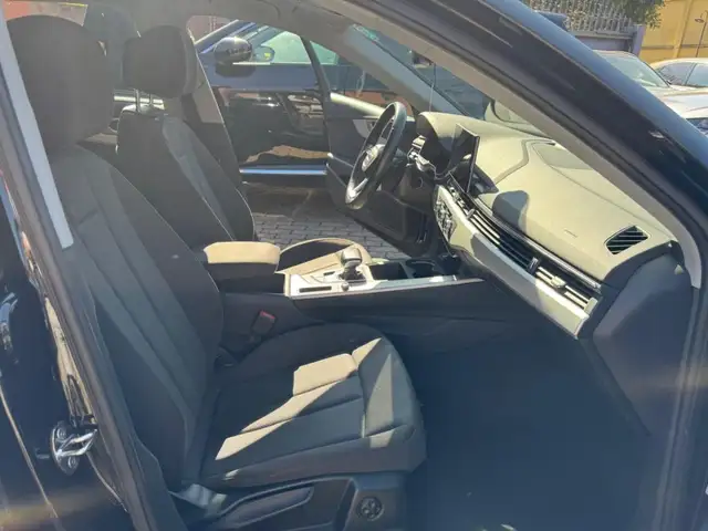 Audi A4 view 13