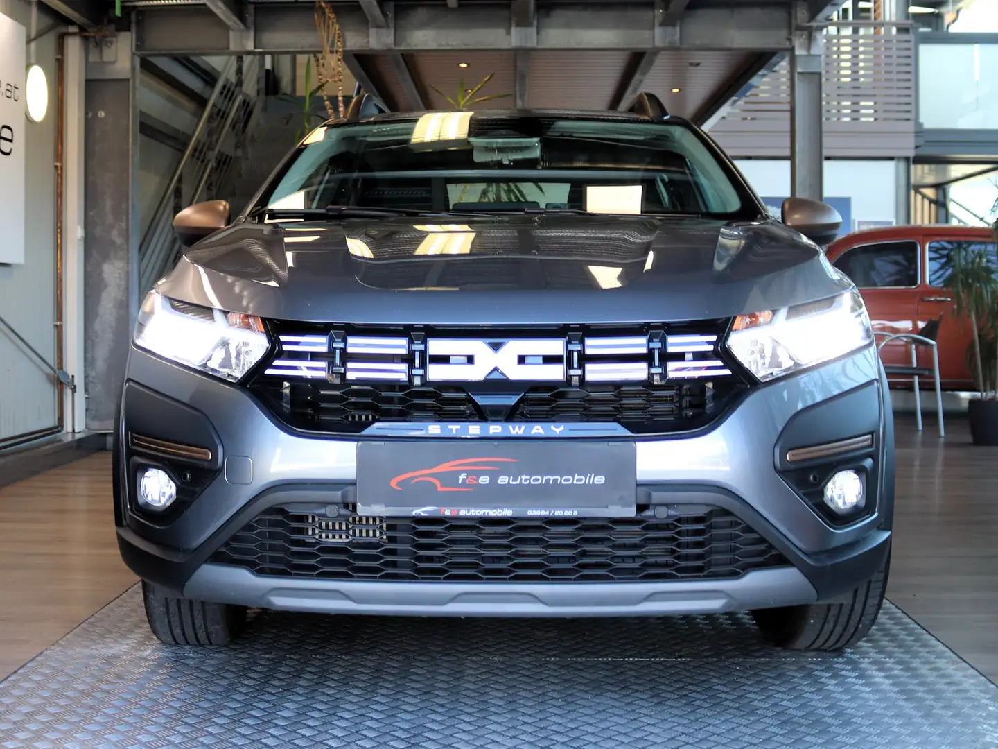 Dacia Sandero 1,0 TCe Stepway Extreme+ Grau - 2