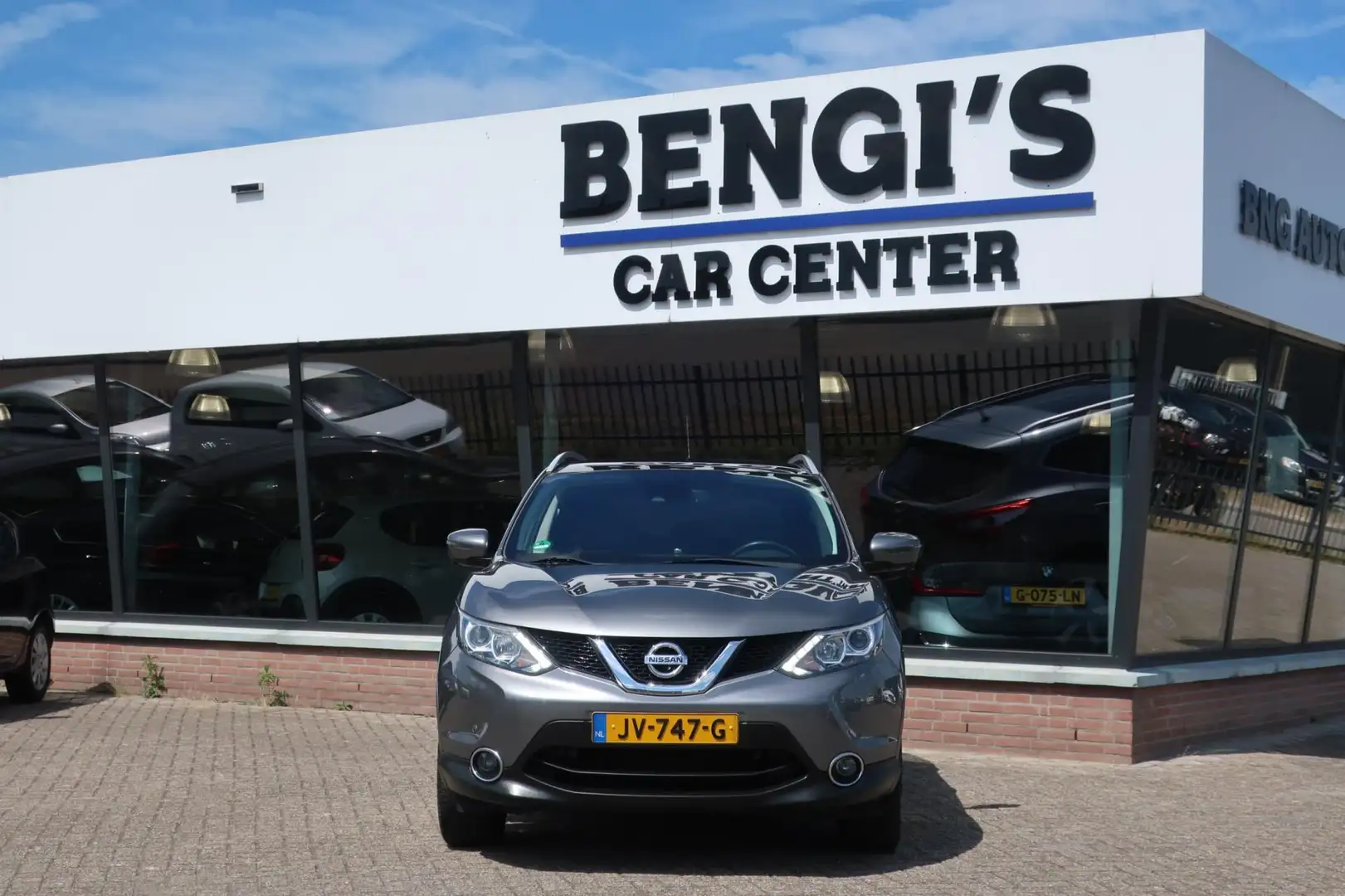 Nissan Qashqai 1.2 N-Connecta 1e EIG_LED_PANO_CAM_KEYLESS_19-INCH Grijs - 2