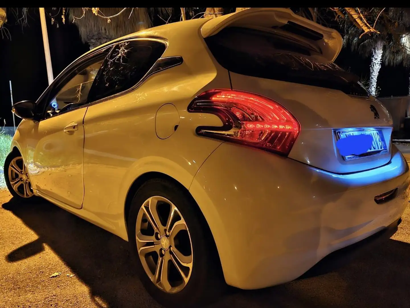 Peugeot 208 208 I 2012 3p 1.4 hdi 8v Allure Bianco - 1