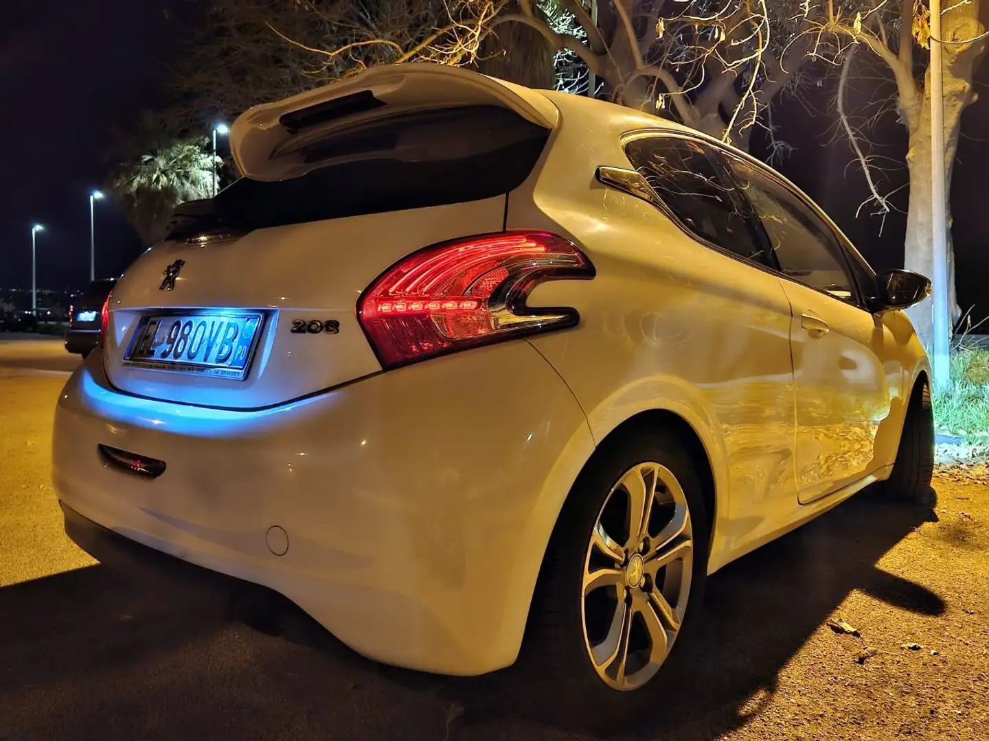 Peugeot 208 208 I 2012 3p 1.4 hdi 8v Allure Bianco - 2