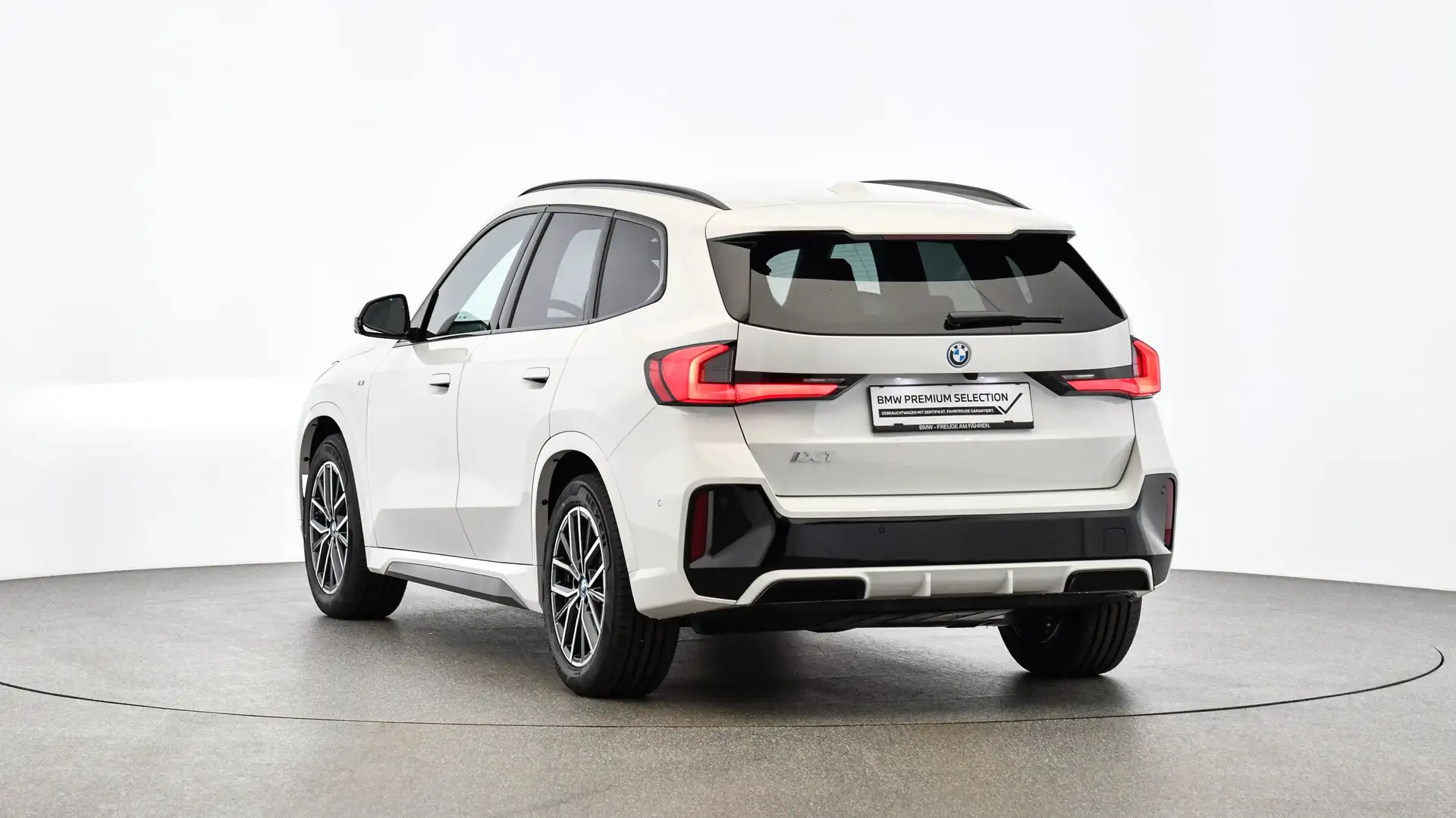 BMW iX1 xDrive30 M Sportpaket // Head-Up // DAB-Tuner Weiß - 2