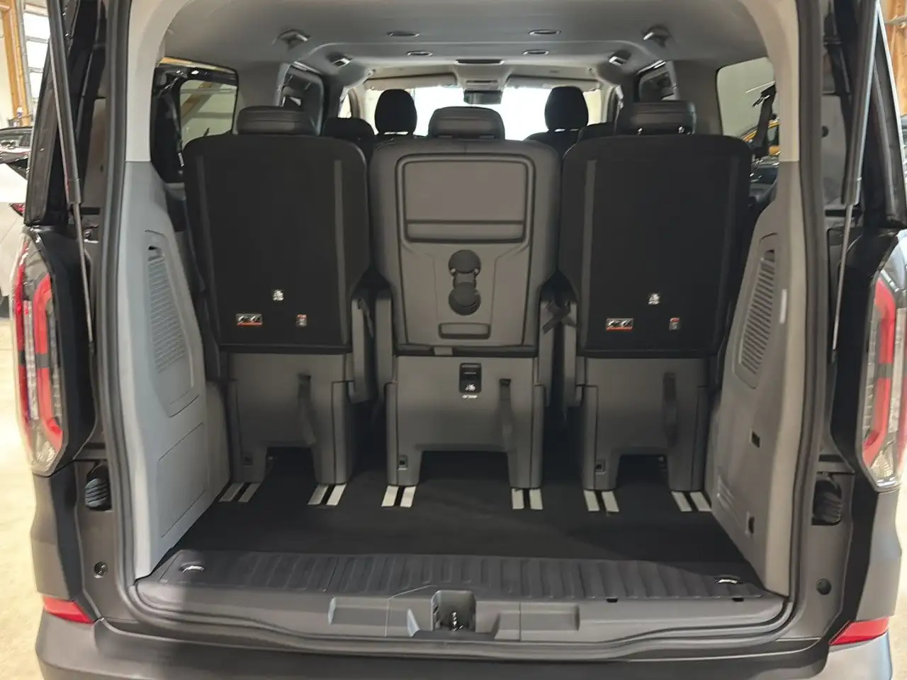 Ford Tourneo Custom 320 L2 Active AWD Bluetooth 16