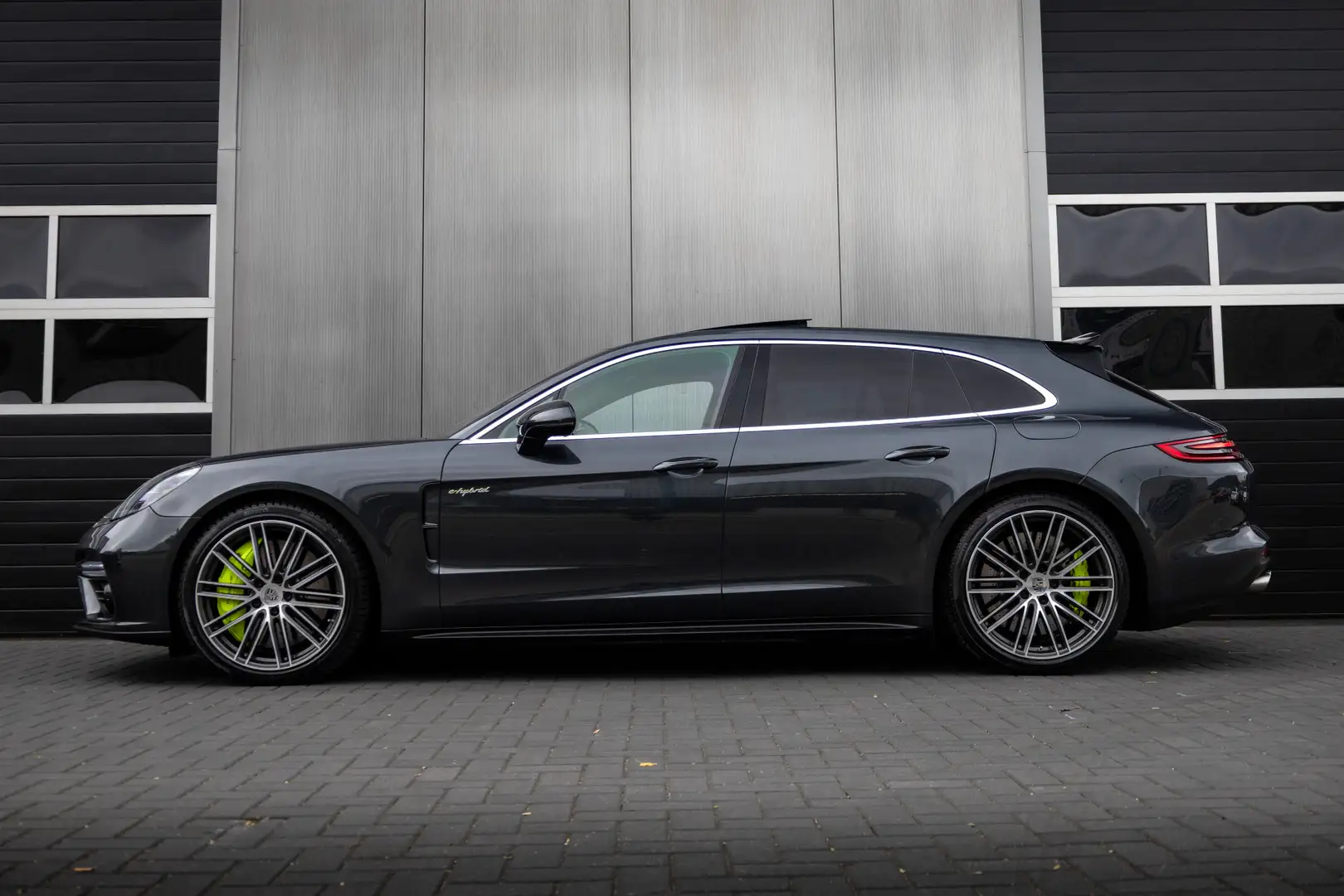 Porsche Panamera Sport Turismo 4.0 Turbo S 680 pk E-Hybrid Sport-Ch Grijs - 2