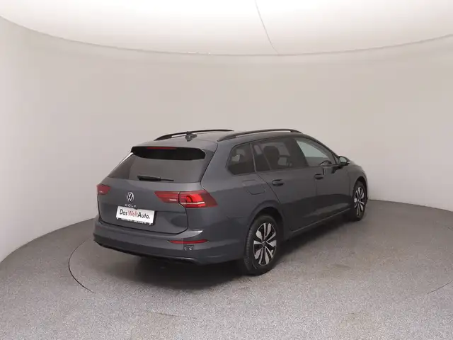Volkswagen Golf view 4