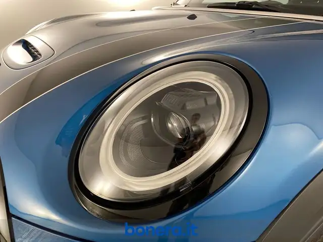 Mini Convertible view 10