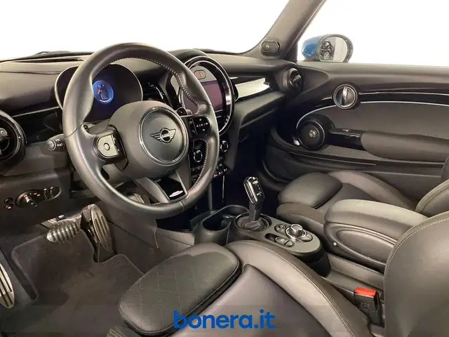 Mini Convertible view 18