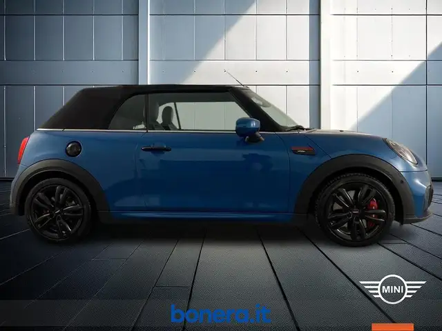Mini Convertible view 5