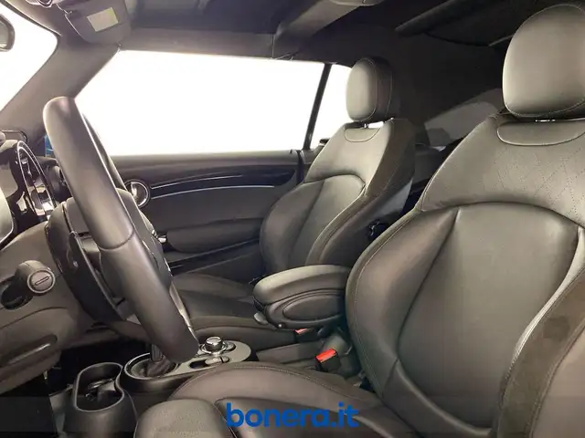 Mini Convertible view 19