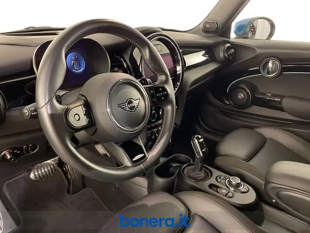 Mini Convertible view 15