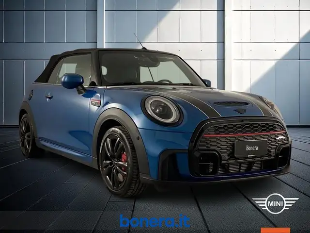 Mini Convertible view 4