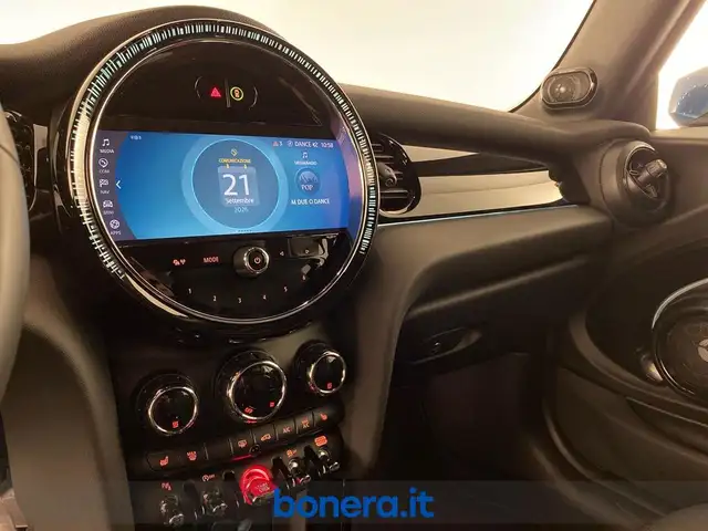 Mini Convertible view 21