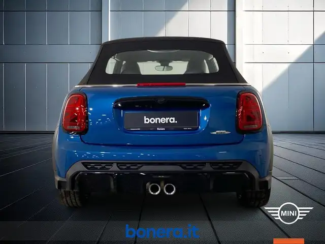 Mini Convertible view 7